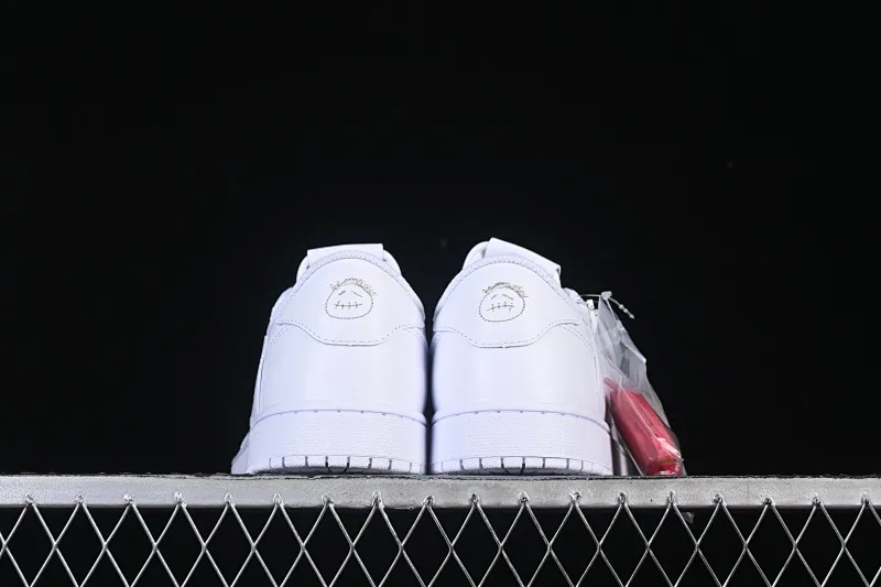 All categories Air Jordan Jordan series basketball shoes Air Jordan 1 Low foreign trade version Travis Scott x Fragment Design x Air Jordan 1 Low OG SP AJ1 Joe 1 family and friends limited pure white low-top cultural casual sneakers TD1228-111